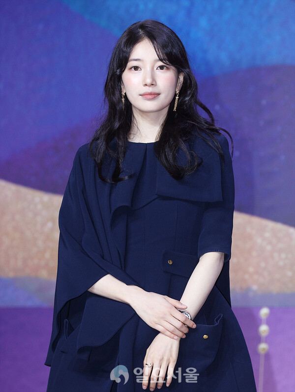 넷플릭스 시리즈 다 이루어질지니 제작발표회에 참석한 수지