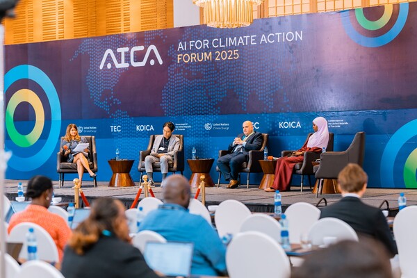 ▲ 13일(워싱턴 D.C. 현지시간) 포스코가 세계철강협회 안전보건 우수사례 공모전 공정안전부문 최고상을 수상했다. 사진 오른쪽부터 포스코그룹 장인화 회장, 타타스틸 나렌드란(Narendran) CEO. [제공 : 홍보팀]