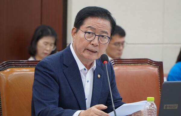 보건복지부 국정감사에 참석한 장종태 의원.[사진 = 장종태의원실]