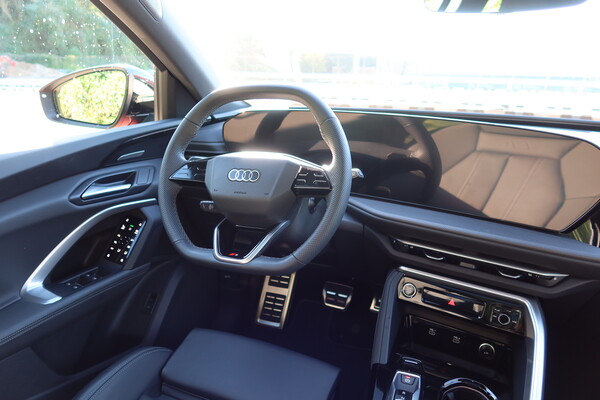 더 뉴 아우디 Q5 40 TDI 콰트로 운전석과 디지털스테이지 [이정하 자동차전문기자]