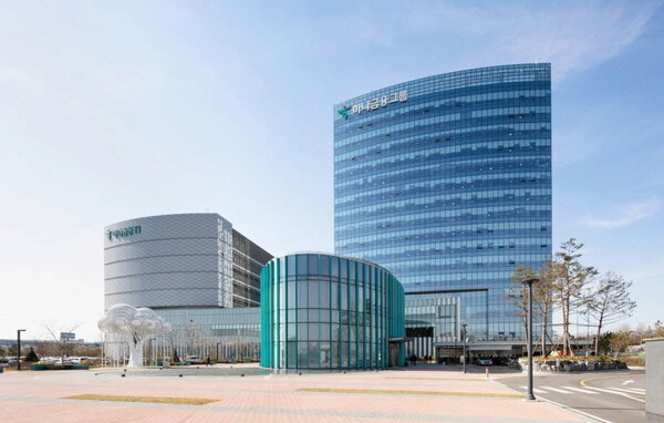 하나금융그룹이 1500억 원 규모의 자사주를 추가 매입·소각하며 주주환원율 50% 조기 달성에 속도를 내고 있다. [사진= 하나드림타운, 제공 = 하나금융그룹]