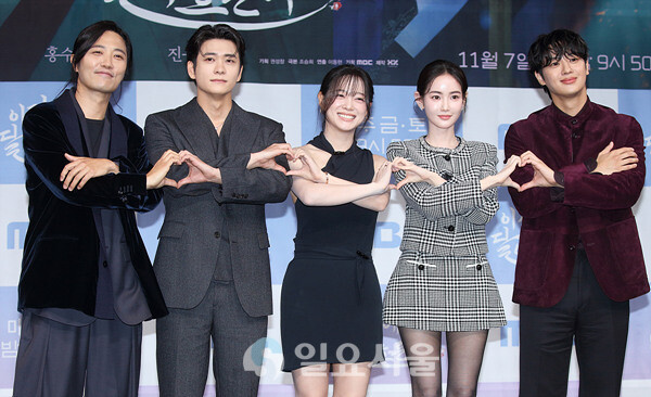 드라마 이강에는 달이 흐른다 제작발표회에 참석한 진구-강태오-김세정-홍수주-이신영