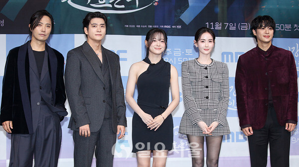 드라마 이강에는 달이 흐른다 제작발표회에 참석한 진구-강태오-김세정-홍수주-이신영