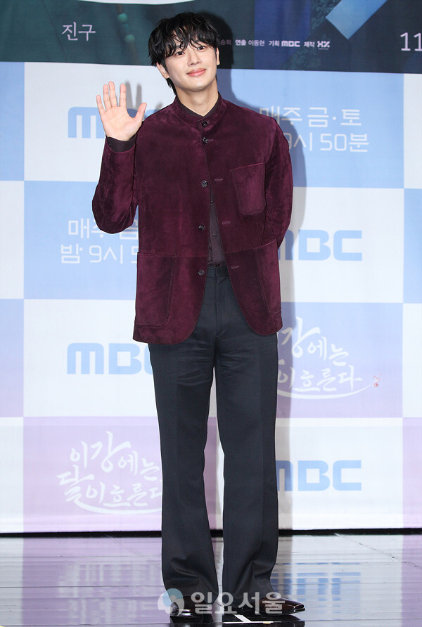 드라마 이강에는 달이 흐른다 제작발표회에 참석한 이신영