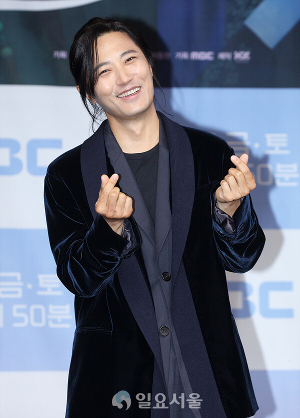 드라마 이강에는 달이 흐른다 제작발표회에 참석한 진구