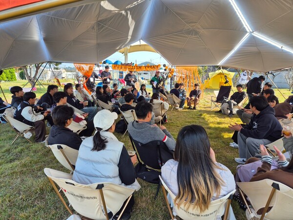 세아베스틸지주가 지난 10월 31일부터 이달 1일까지 1박 2일간 무녀도 오토캠핑장에서 아동양육시설에서 퇴소하거나 연장보호 중인 자립준비청년을 대상으로  ‘자립준비청년 힐링캠프’를 가졌다.