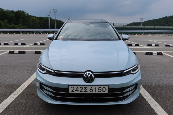 폭스바겐 골프 전면 [이정하 자동차전문기자]