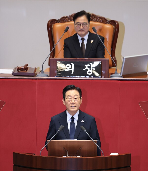 이재명 대통령이 11월 4일 오전 서울 여의도 국회 본회의장에서 2026년도 예산안 및 기금운용계획안에 대한 시정연설을 하고 있다.[뉴시스]