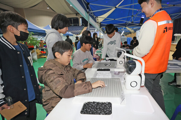 최근 청소년문화의집 광장 일대에서 청소년 및 학부모 1,500여 명이 참석한 가운데 열린 ‘2025년 임실 청소년 축제’가 성료했다.