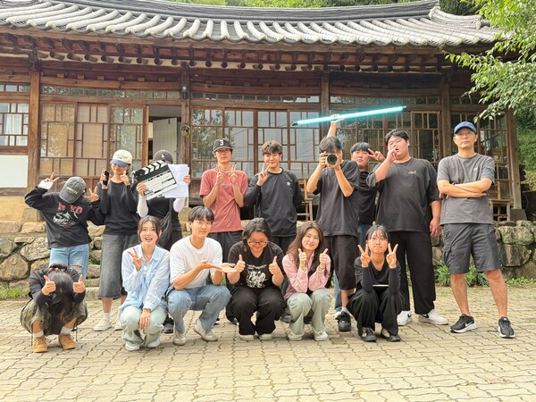 단편영화 촬영장에서 대경대 연기예술과와 충청대학교 영상광고제작과 전공학생들. [사진=대경대]