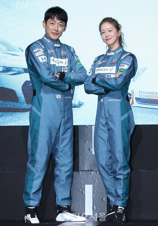 예능 슈퍼레이스 프리스타일 제작발표회에 참석한 한민관-경수진