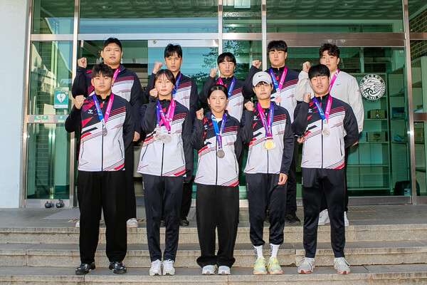 전국체전에서 메달을 획득한 영남대 운동부 선수들. [사진=영남대]