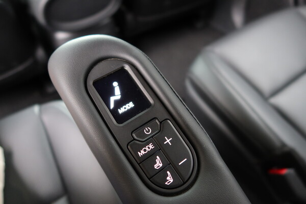 디 올 뉴 팰리세이드 하이브리드 2열 좌석 버튼 [이정하 자동차전문기자]