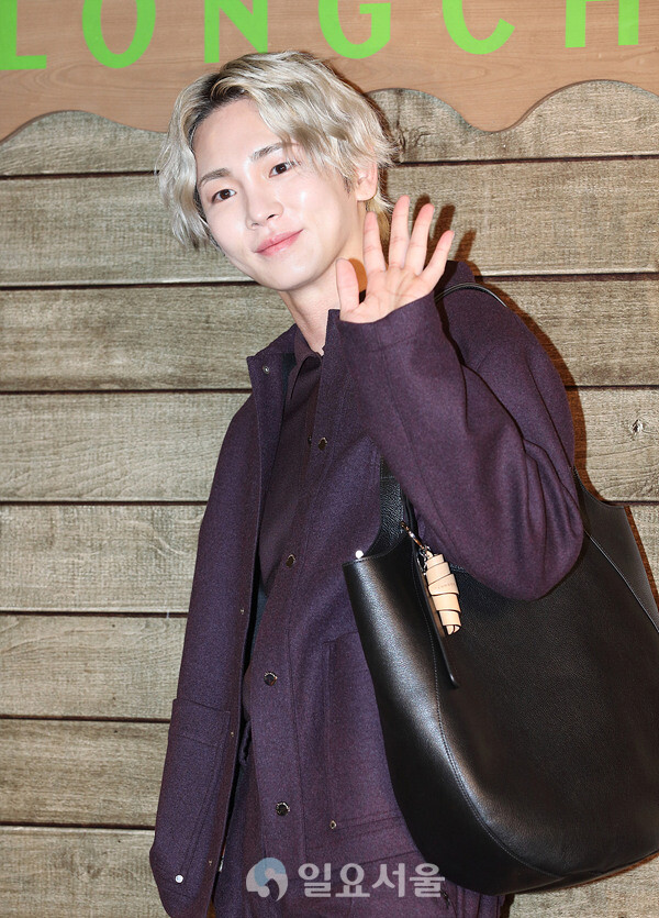 르 빌라쥬 롱샴 팝업스토어 행사에 참석한 샤이니 키