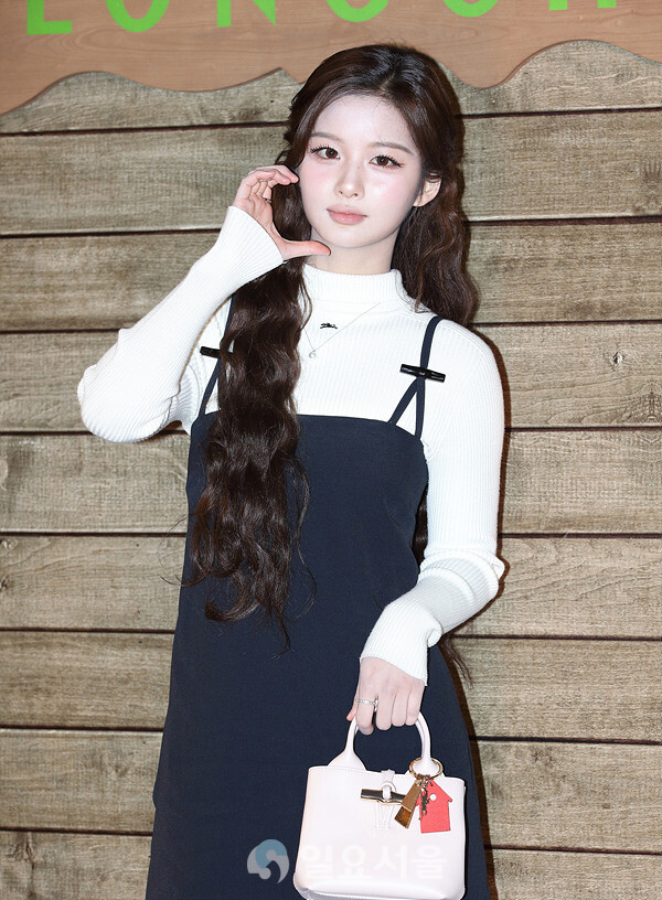 르 빌라쥬 롱샴 팝업스토어 행사에 참석한 엔믹스 설윤