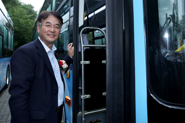 N002 누리버스 개통식에 참석한 이동환 고양특례시장