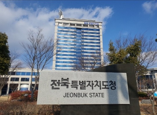 전북도가 최근 서울시와 전주 하계올림픽과 관련해 총 8개 종목 9개 체육시설 사용과 관련해 일부 협의를 마쳤다고 13일 밝혔다. 서울에 배치된 종목은 육상(잠실종합운동장 주경기장)을 비롯해 핸드볼(올림픽 핸드볼경기장·올림픽 체조경기장), 테니스(올림픽 테니스장), 체조(올림픽 체조경기장), 배구(장충체육관·서울 아레나), 사이클트랙(사이클경기장벨로드롭) 종목과 농구(잠실 스포츠콤플렉스 실내체육관)·축구(서울월드컵경기장) 예선전이다.