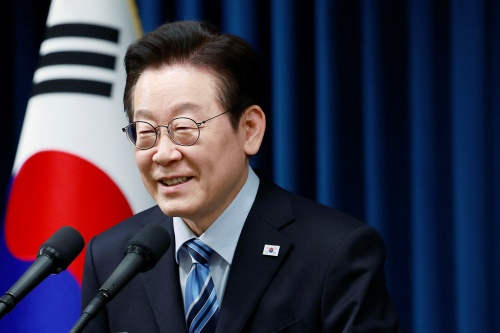 이재명 대통령이 11월 14일 서울 용산 대통령실에서 한·미 간 관세·안보 합의를 문서화하는 '조인트 팩트시트(JFS·합동설명자료)' 관련 발표를 마친 뒤 질문에 답변하고 있다.[뉴시스]