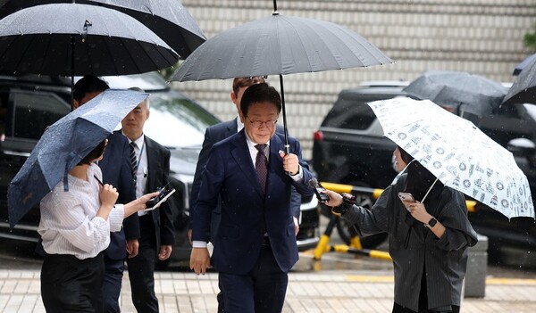 대장동 재판 참석하는 당시 이재명 민주당 경선후보. 뉴시스