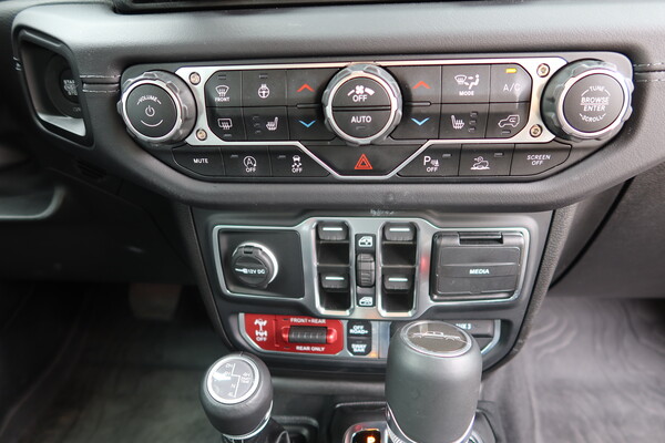 지프 뉴 글래디에이터 물리버튼 [이정하 자동자전문기자]