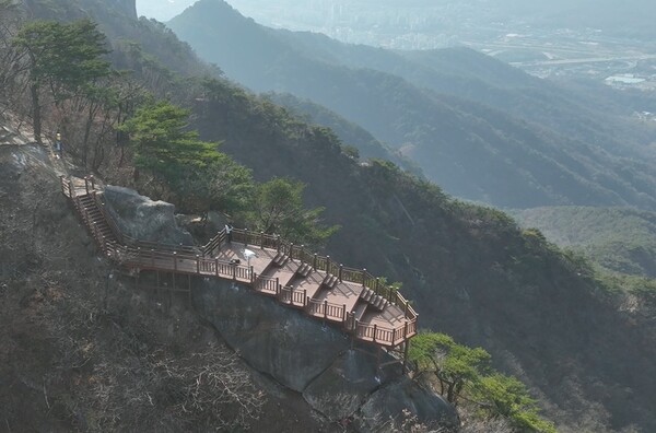의정부시, 수락산 기차바위 전망대 및 쉼터 조성완료 (전망대)