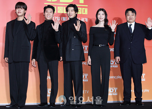 쿠팡플레이 시리즈 UDT: 우리 동네 특공대 제작발표회에 참석한 이정하-진선규-윤계상-김지현-고규필