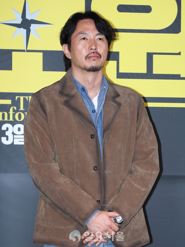 영화 정보원 언론시사회에 참석한 김석 감독