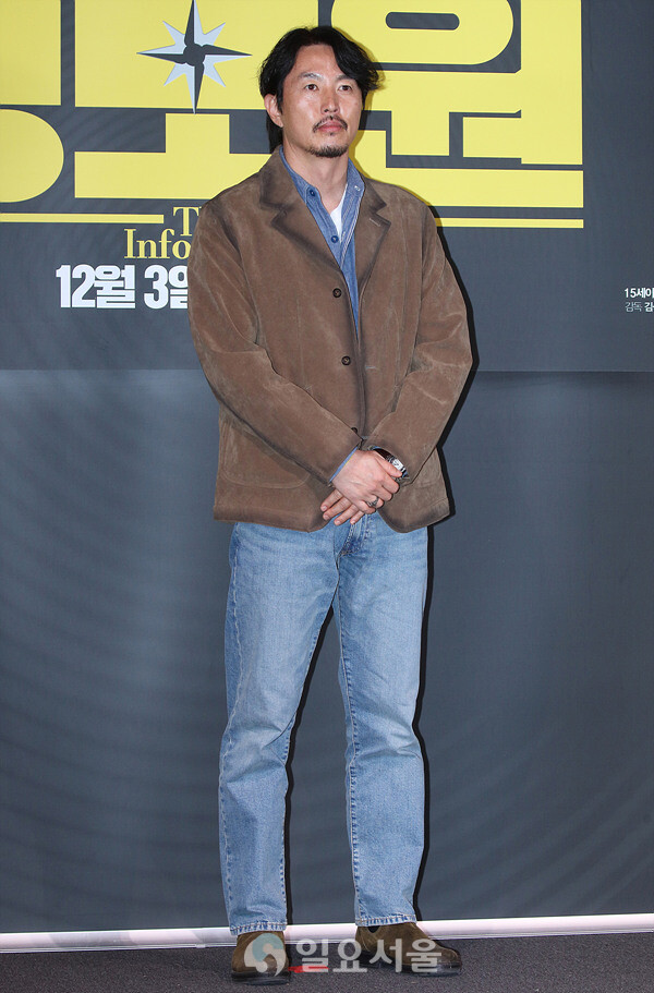 영화 정보원 언론시사회에 참석한 김석 감독