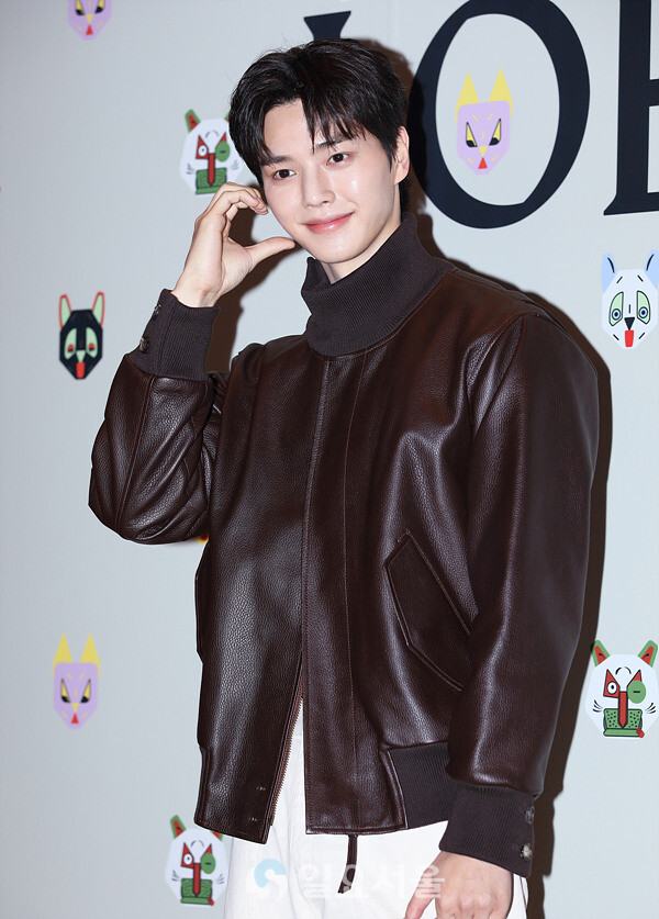 로에베 행사 참석한 송강