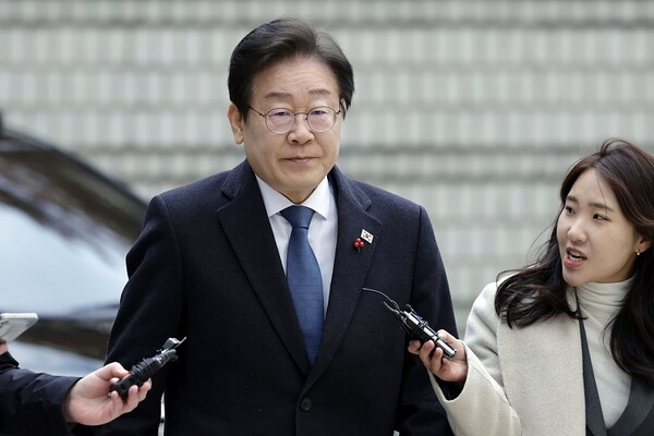 대장동 재판 출석하는 당시 이재명 대표. 뉴시스