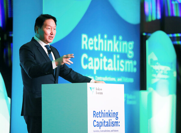 최태원 SK회장이 21일 일본 도쿄대 야스다 강당에서 개최된 ‘도쿄포럼2025’에서 개회사를 진행하고 있다 [제공 ㅣ 홍보팀]