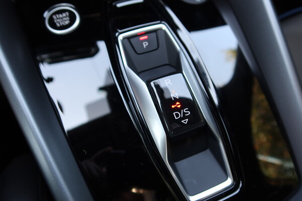 더 뉴 아우디 A3 기어버튼 [이정하 자동차전문기자]