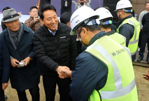 오세훈 서울시장이 11월 24일 서울 도봉구 방학사계광장[뉴시스]