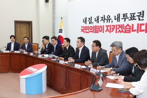 장동혁 국민의힘 대표가 6월 6일 서울 여의도 국회에서 열린 긴급 최고위원회의에서 발언을 하고 있다.[뉴시스]