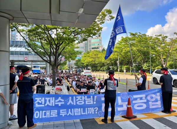 [빛과 그림자에 갇힌 K-기업] 리노공업, 실적은 날았는데 노사 갈등 '발...